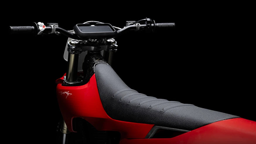 SMX1_2_red_seats_grip - Surron Off Road USA